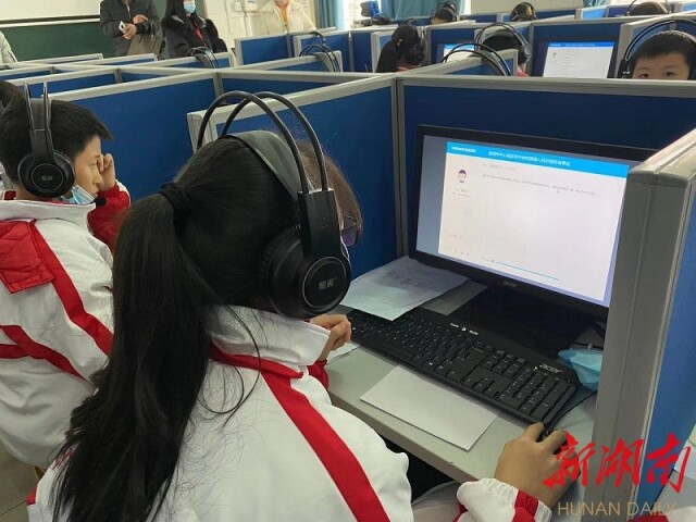 湖南岳阳用“翼课网”首次实施初中英语人机对话考试